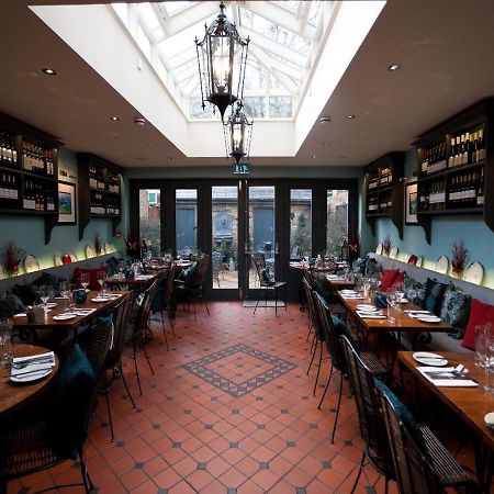 ウィンザー Gilbey'S Bar, Restaurant & Townhouse Bed & Breakfast エクステリア 写真