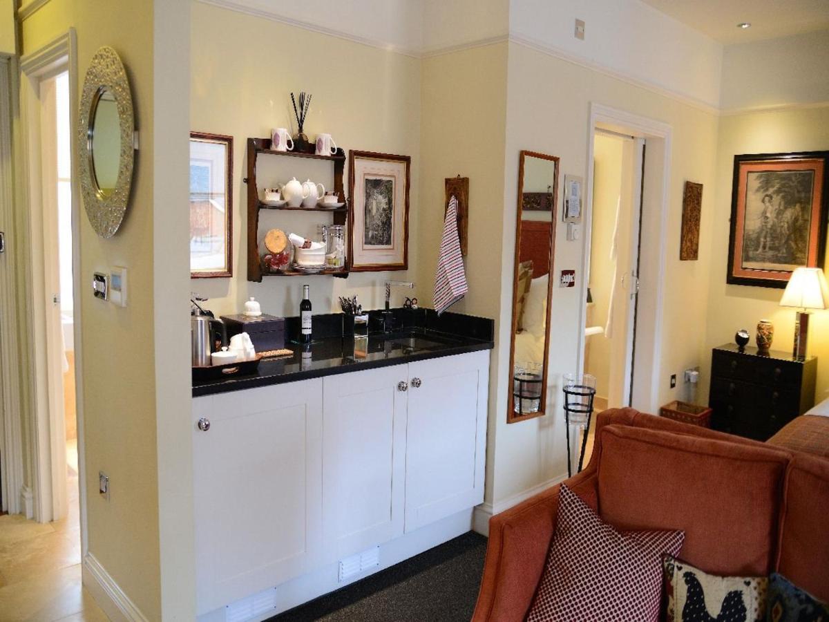 ウィンザー Gilbey'S Bar, Restaurant & Townhouse Bed & Breakfast エクステリア 写真