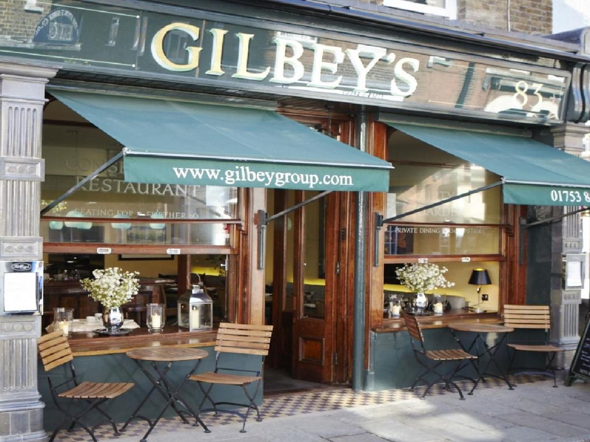 ウィンザー Gilbey'S Bar, Restaurant & Townhouse Bed & Breakfast エクステリア 写真