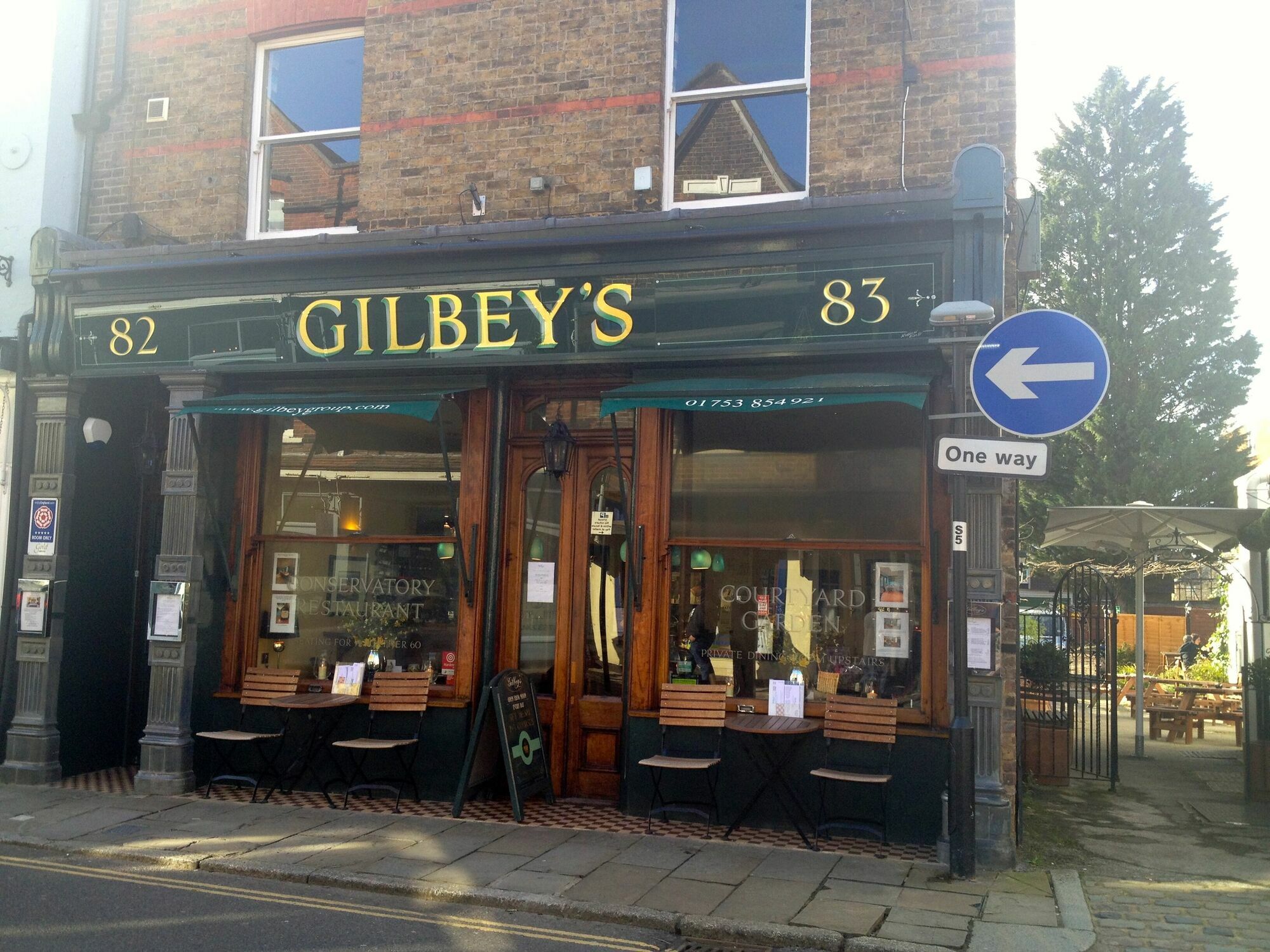 ウィンザー Gilbey'S Bar, Restaurant & Townhouse Bed & Breakfast エクステリア 写真